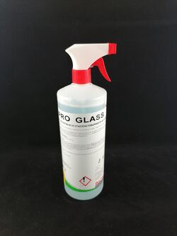 Алкохолен почистващ препарат за стъклени и лъскави повърхности Pro Glass 1л